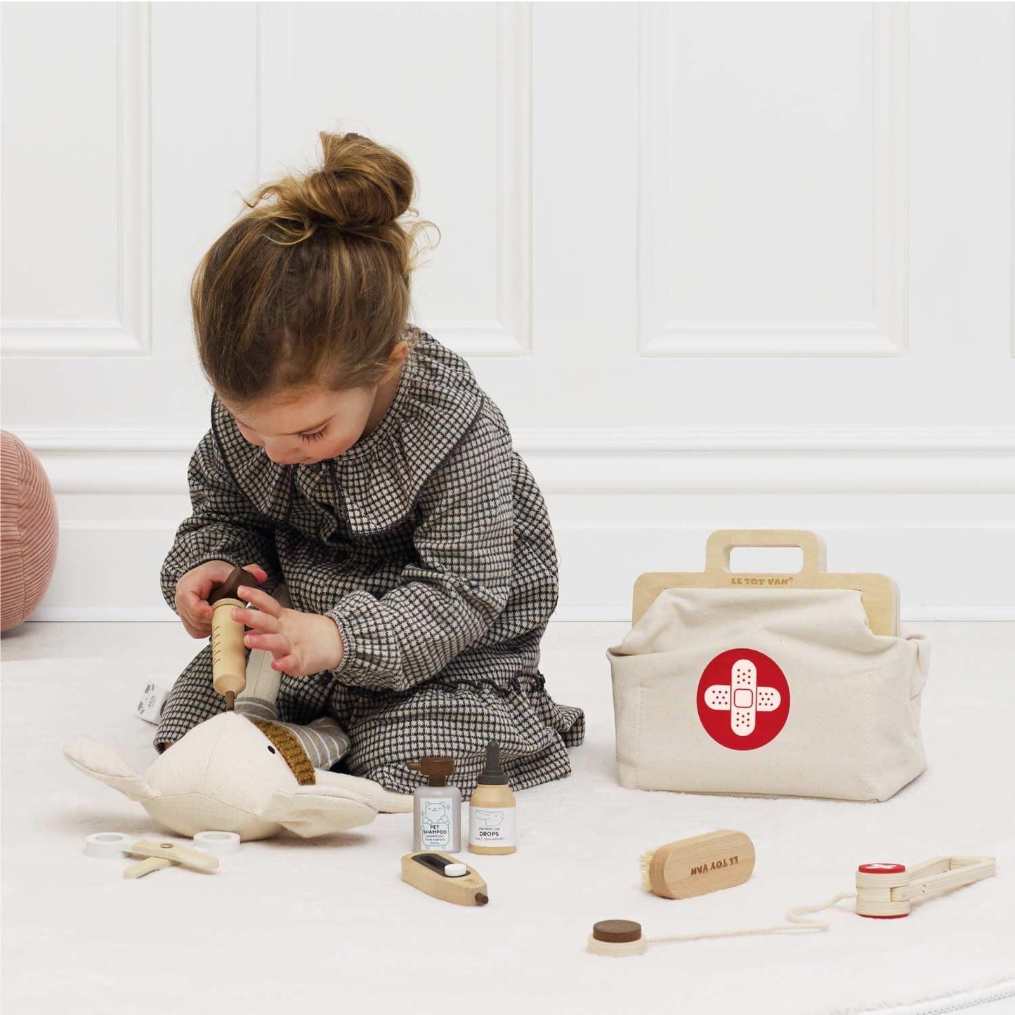 Le Toy Van Veterinarian Bag Set, Children's Toy 2+, 10 Pieces, Animal, PRETEND_PLAY_TOY, Unisex