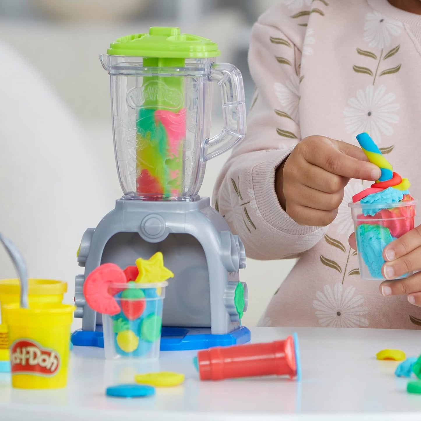 Play-Doh Swirlin' Smoothies Toy Blender Playset, Play Kitchen Appliances, Kids Arts and Crafts Toys for 3 Year Old Girls and Boys and Up