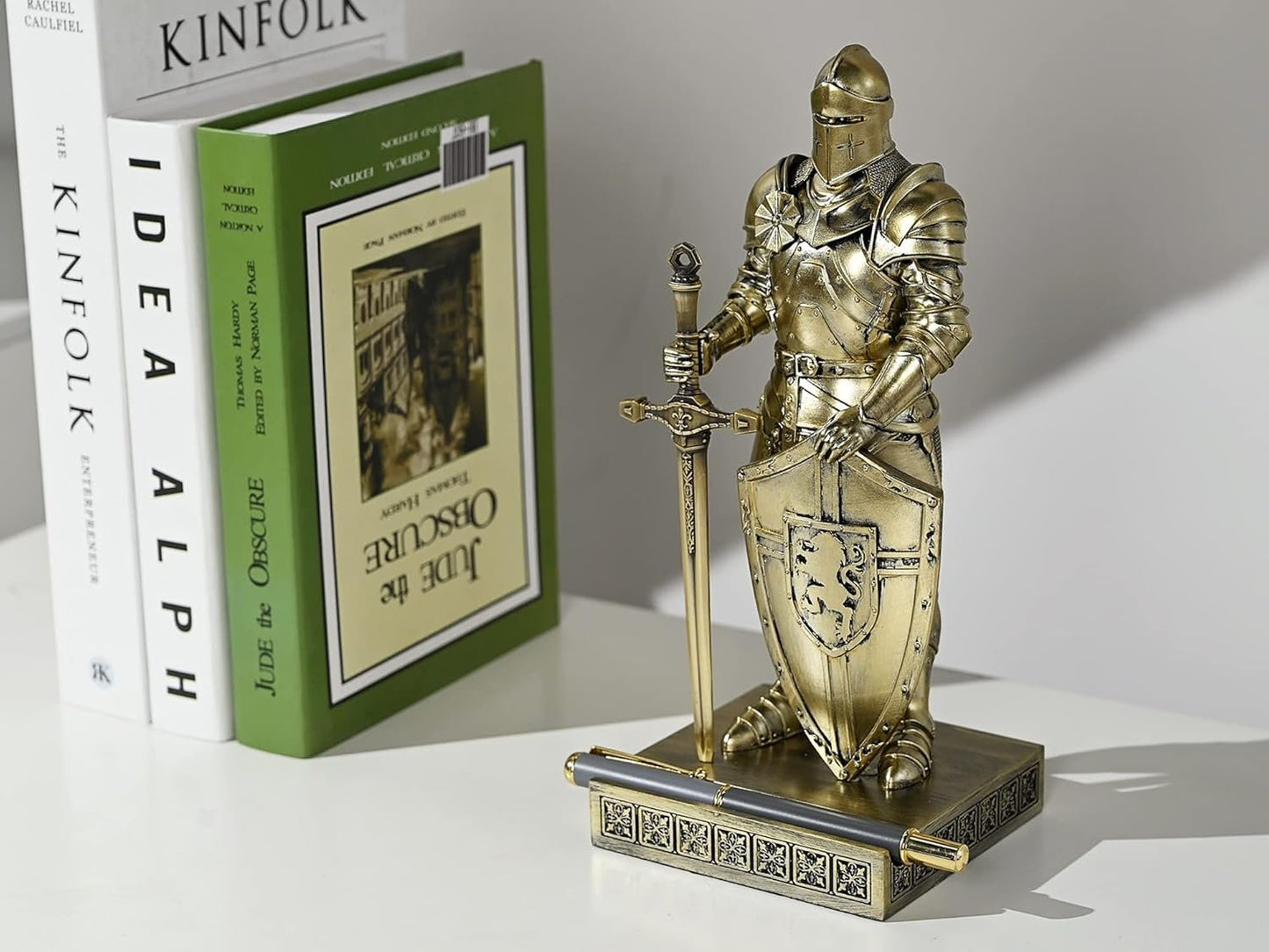 HDMbigmi King's Guard Ornament Knight Statue for Desk, Desktop Accessories Pen Holder Pen Stand Paperweight for Office and Home (Bronze)
