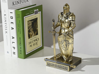 HDMbigmi King's Guard Ornament Knight Statue for Desk, Desktop Accessories Pen Holder Pen Stand Paperweight for Office and Home (Bronze)