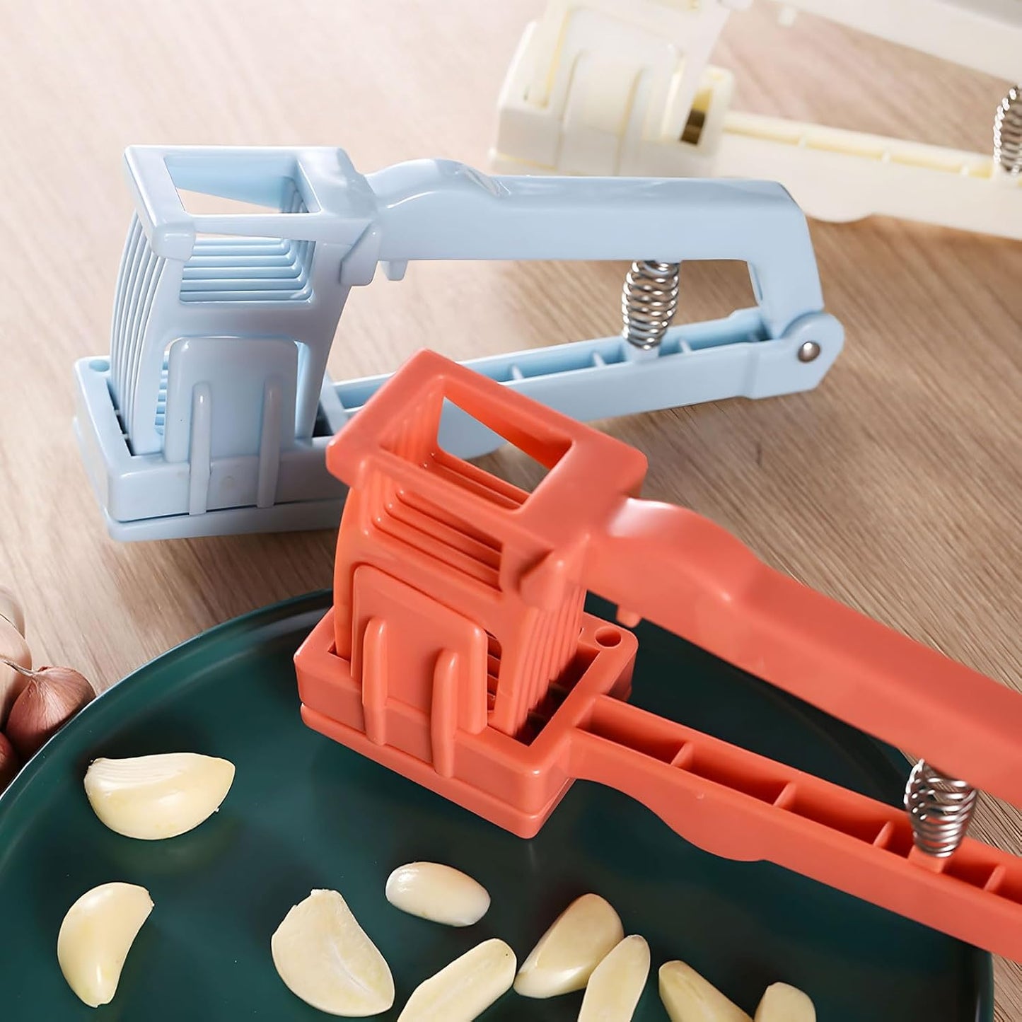 Manual Garlic Presses, Garlic Slicer, Garlic Crusher, Evenly Sliced Garlic Slicer, Easy Squeeze, Ergonomic Handle, Handheld Slicer Kitchen Gadgets Tool (orange)