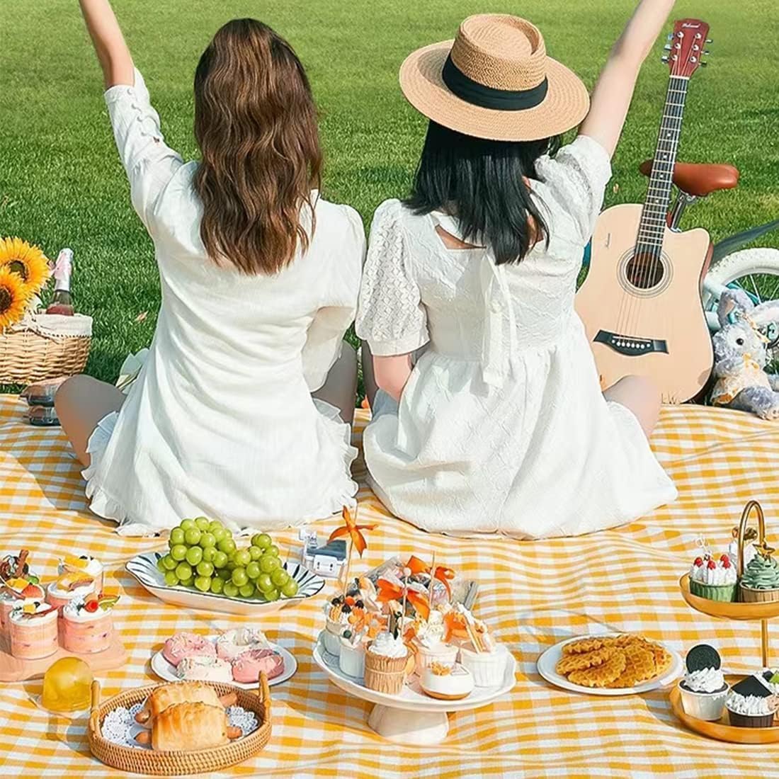 Luimode Picnic Blanket 200x200cm Camping Blanket Large Foldable Outdoor Blanket for Grass, Beach Blanket Waterproof Sandproof, Picnic Mat Washable Portable for Camping (Yellow)
