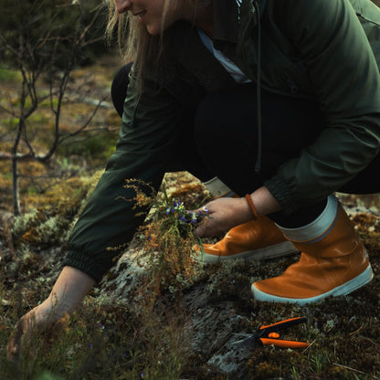 Fiskars Softouch Micro-Tip Pruning Snip, Non-Coated Blades, Orange/Black (399240-1003)