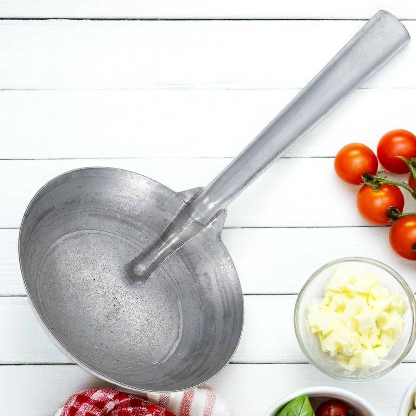POPETPOP Sturdy Iron Farm Watering Spoon Multi-use Feeding Scoop for Garden Livestock