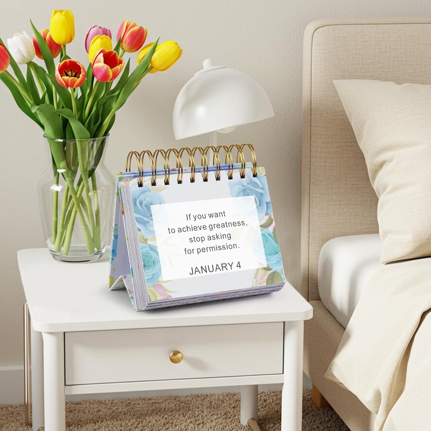 ZEEYUAN Daily Inspirational Desk Calendar Inspirational Quotes for Desk Decor Flip Motivational Calendar, Inspiration Gifts for Women,Cute Office Desk Accessories Office Decor for Women