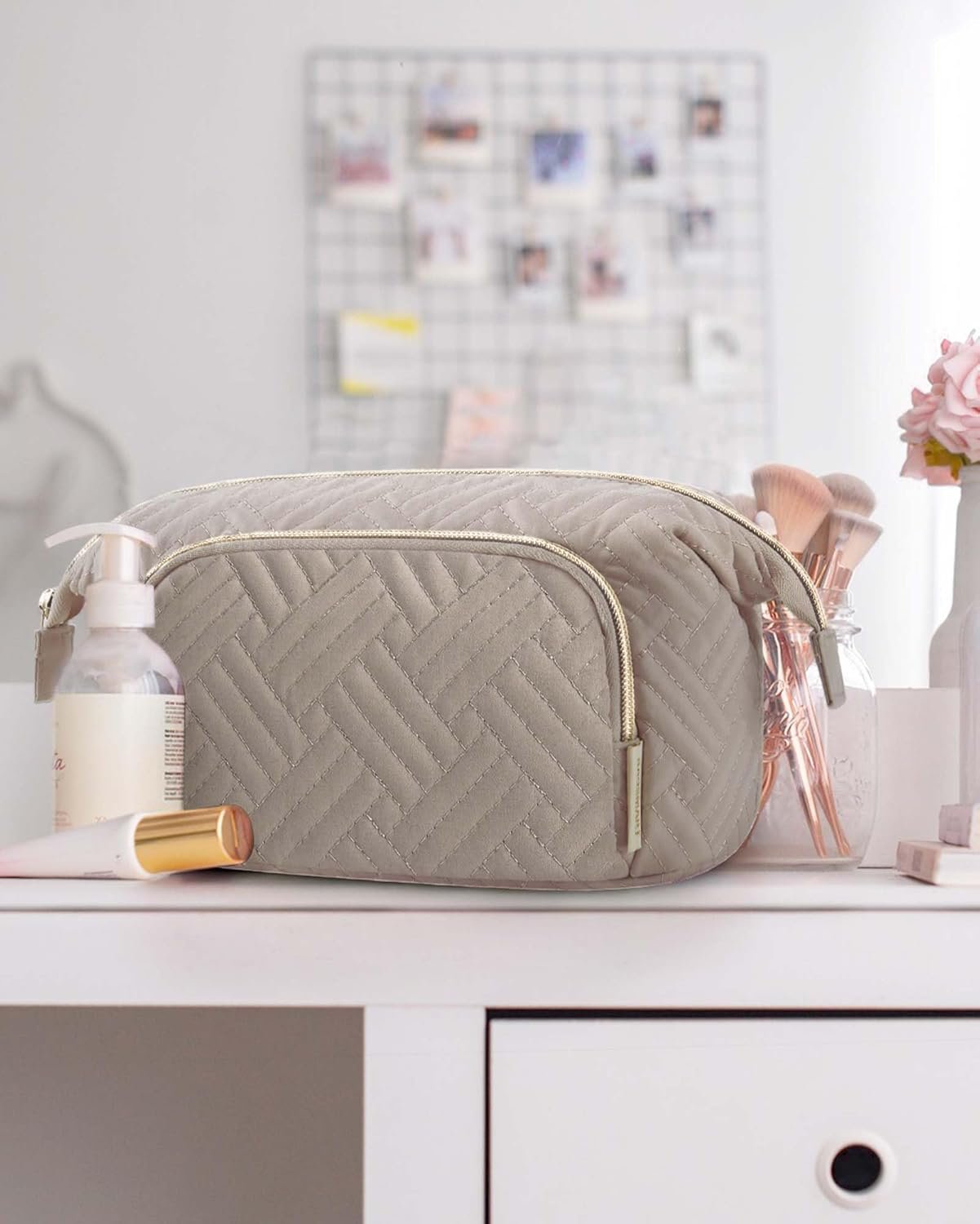 BAGSMART Travel Makeup Bag, Cosmetic Bag Make Up Organizer Case,Large Wide-open Pouch for Women Purse for Toiletries Accessories Brushes, Tranquil Gray, Small