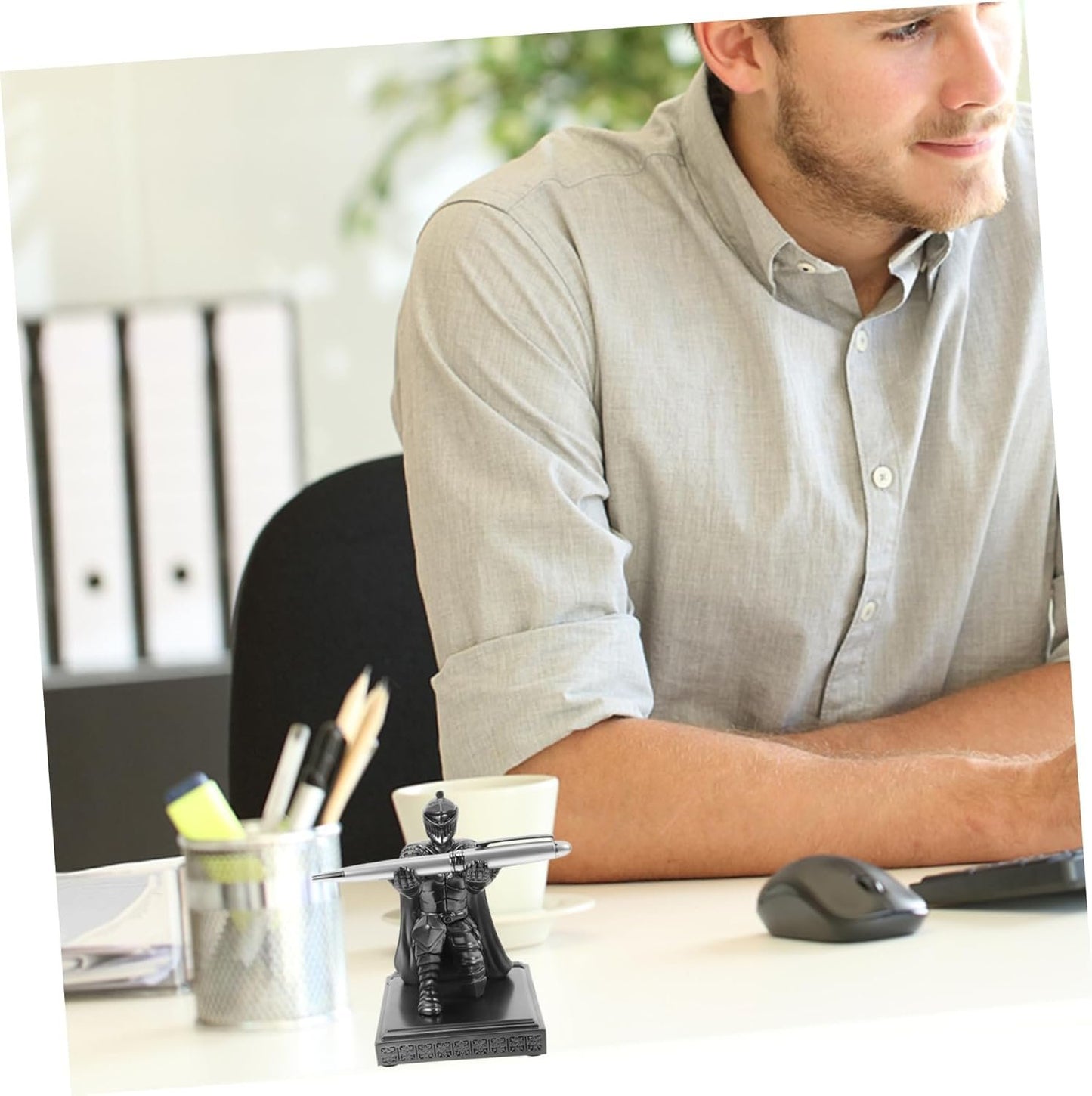 HOODANCOS 1 Set Knight Statue Pen Holder Set Unique Decorative Desk Accessory with Fountain Pen for Workspace Organization and Elegant Presentation
