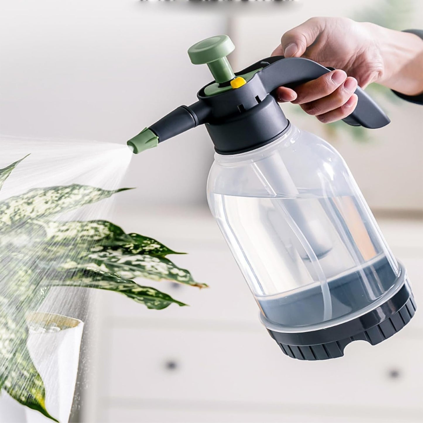 2L Plant Watering Can Plant Pressure Bottle Sprayer, Hand-Held Misting Spray Bottle with Adjustable Nozzle (Green+Grey)