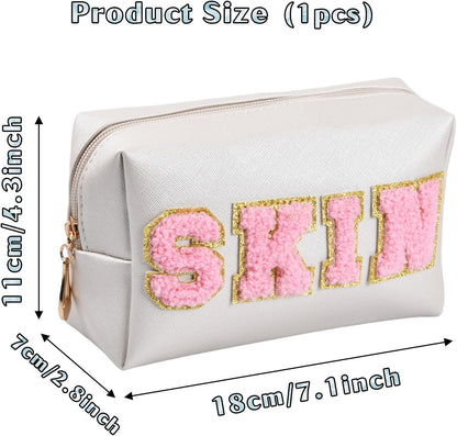 Dokeo Preppy Patch Makeup Bag, Preppy Leather Makeup Bag Letters Waterproof Cosmetic Bag with Zipper Portable for Women Travel Accessories Easy to Carry, cream, Preppy Style