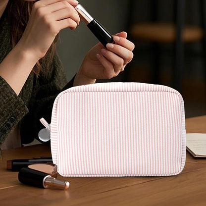 Travel Makeup Bag, Large Capacity Toiletry Bag, Polyester Portable Pouch, Durable Material, Secure Zipper, Lightweight Design, Water Resistant, Perfect for Gym, Beach, 8.66x5.91x3.54 inches