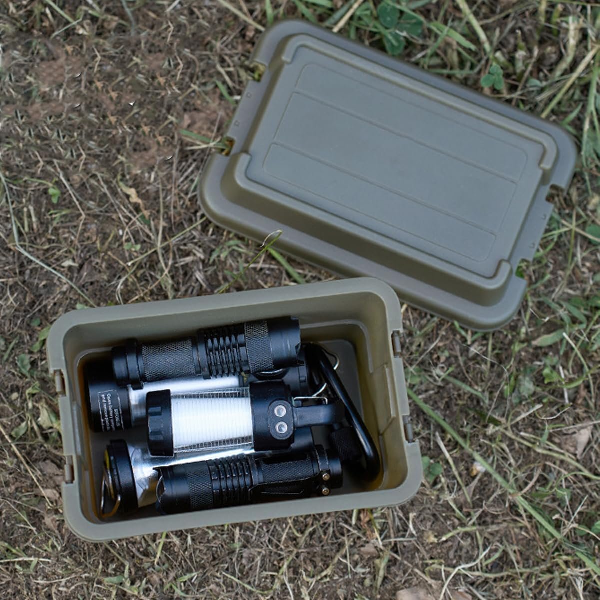 AIMALL Outdoor Mini Storage Box with 6 Seasoning Bottles, 4.52 x 7 x 5.51 Inches, Compact Plastic Container for Camping, Travel, BBQ, and Desktop Use