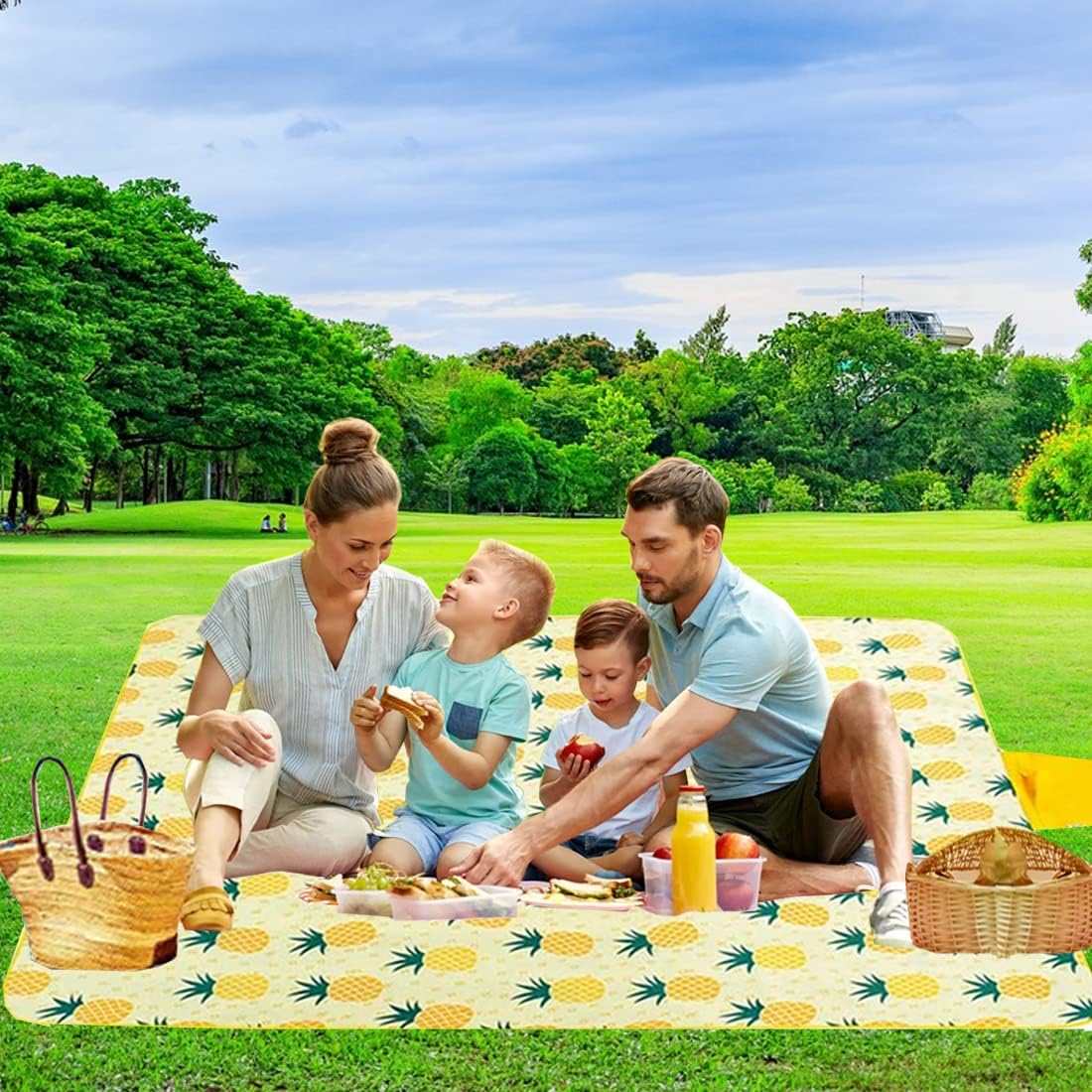 K Y KANGYUN Beach Blanket Outdoor Picnic Blanket Mat 80"x60" Extra Large Waterproof Sand Proof Camping Blanket Lightweight Folding Portable Travel Blanket for Family Park Beach Grass (Pineapple)