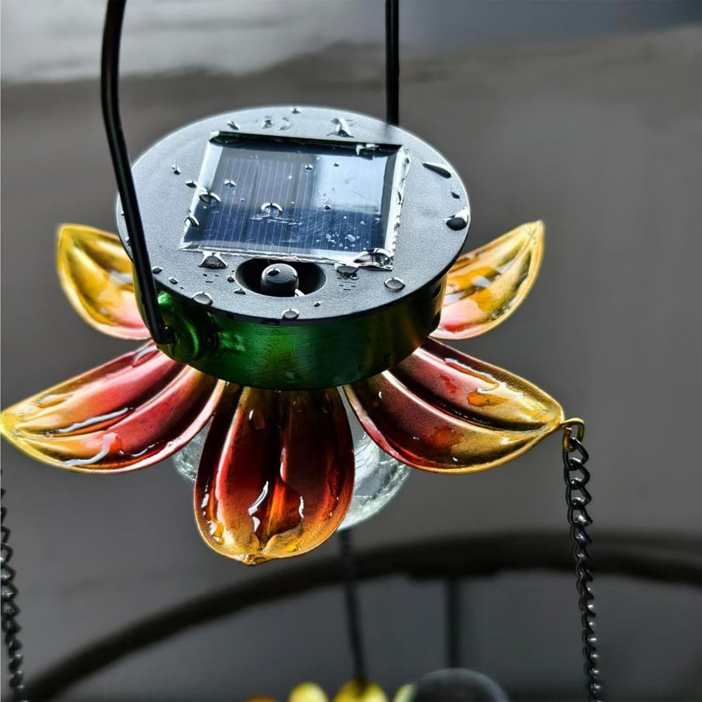Mangiatoia per uccelli a energia solare, 2 in 1, in metallo, per esterni, decorazione da giardino, resistente alle intemperie, per bere e mangiare animali domestici