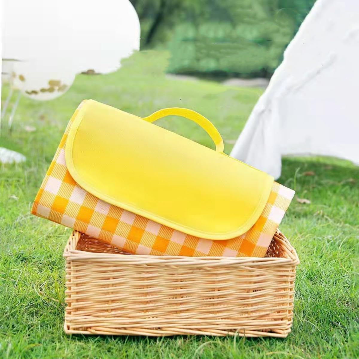 Luimode Picnic Blanket 200x200cm Camping Blanket Large Foldable Outdoor Blanket for Grass, Beach Blanket Waterproof Sandproof, Picnic Mat Washable Portable for Camping (Yellow)