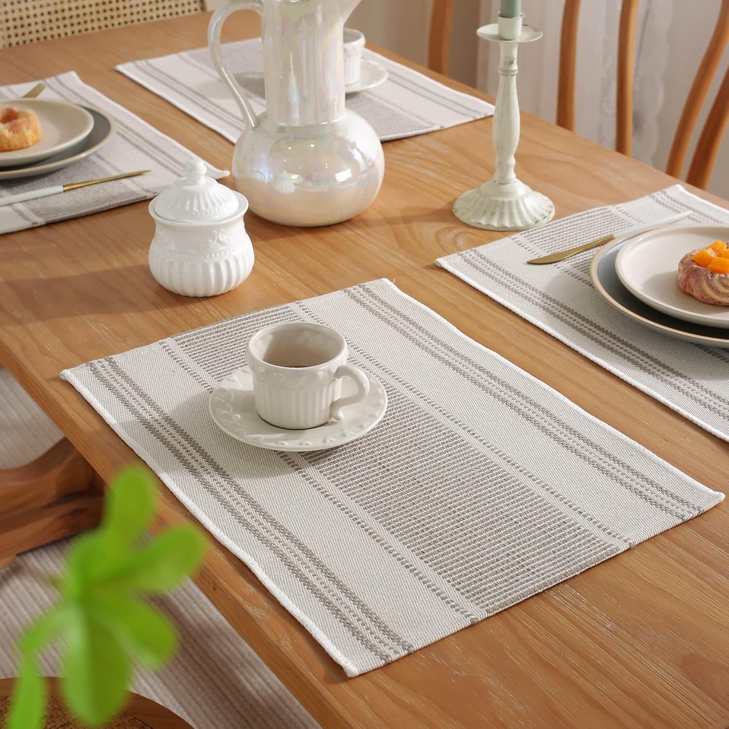 Placemats Set of 6 for Dining Table Décor, Woven Cloth Place Mats for Farmhouse Kitchen Tabletop, Handcrafted Machine Washable Cotton Table mats 13 x 19 Inch, Light Linen
