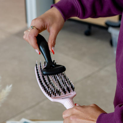 Olivia Garden The Brush Cleaner Brush Cleaner Black - The Quick and Easy Tool to Clean and Prolong the Life of Your Brushes.