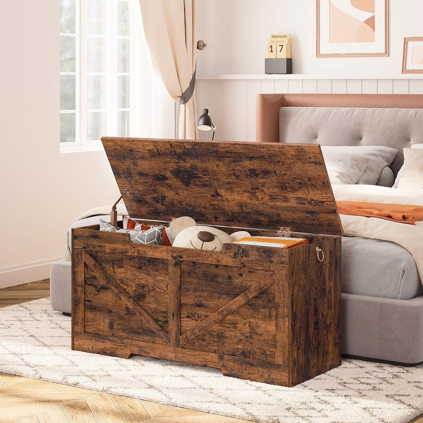 HOOBRO Storage Chest, 100 cm Retro Toy Box Organizer with U-Shaped Cut-Out Pull, Storage Bench, Safety Hinge, Sturdy Toy Chest, Wooden, Supports 100 kg, Easy Assembly, Rustic Brown BF771CW01