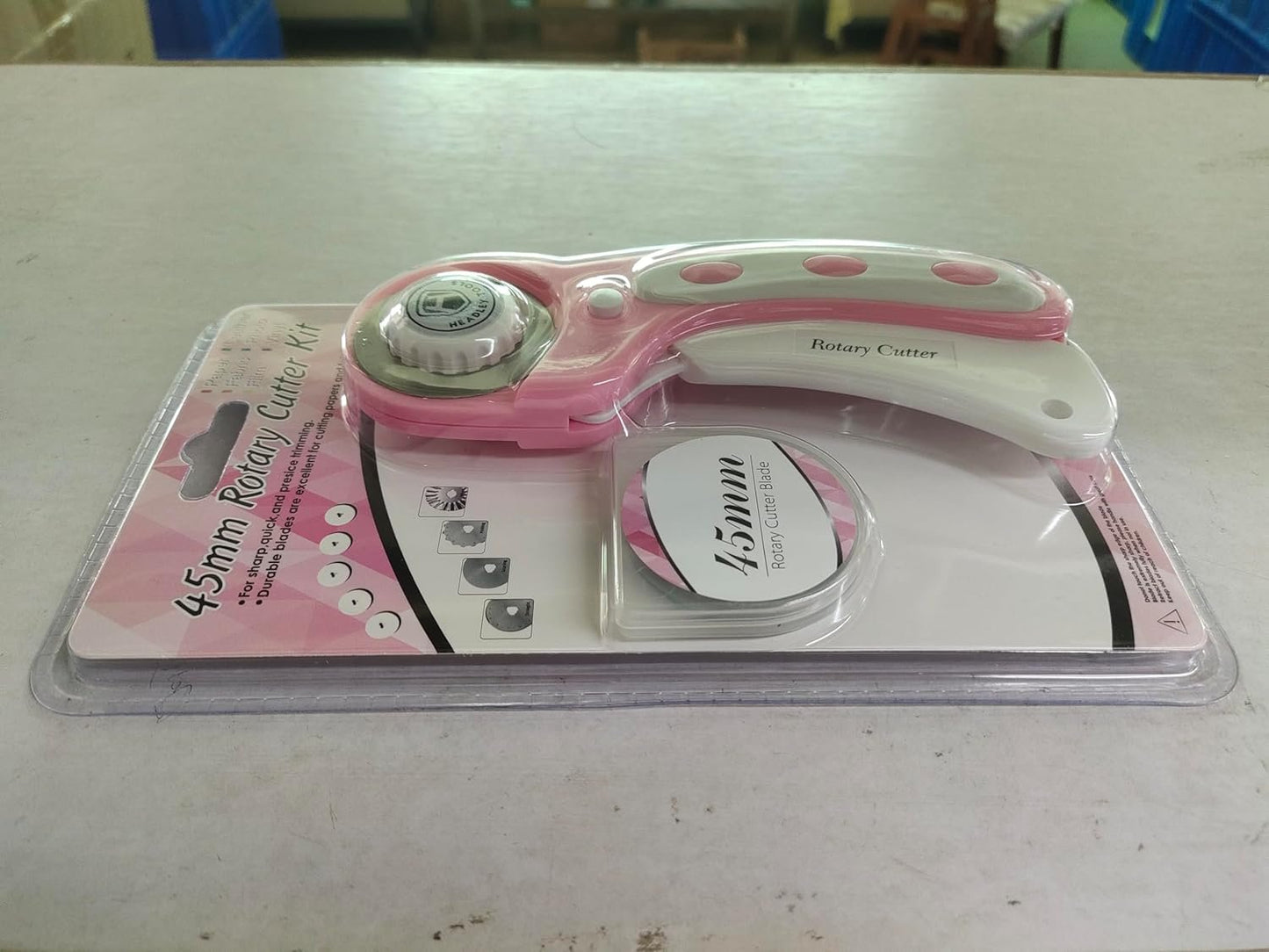 45mm Rotary Cutter with 5pcs Extra Blades, Ergonomic Handle Rolling Cutter with Safety Lock for Fabric, Leather, Crafting, Sewing, Quilting, Fabric Rotary Cutter Perfect for Left & Right Hand (Pink)
