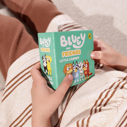 Penguin Bluey and Friends Little Library 4 in 1 Book - Board Book - 01 August 2023: 4 Books in 1