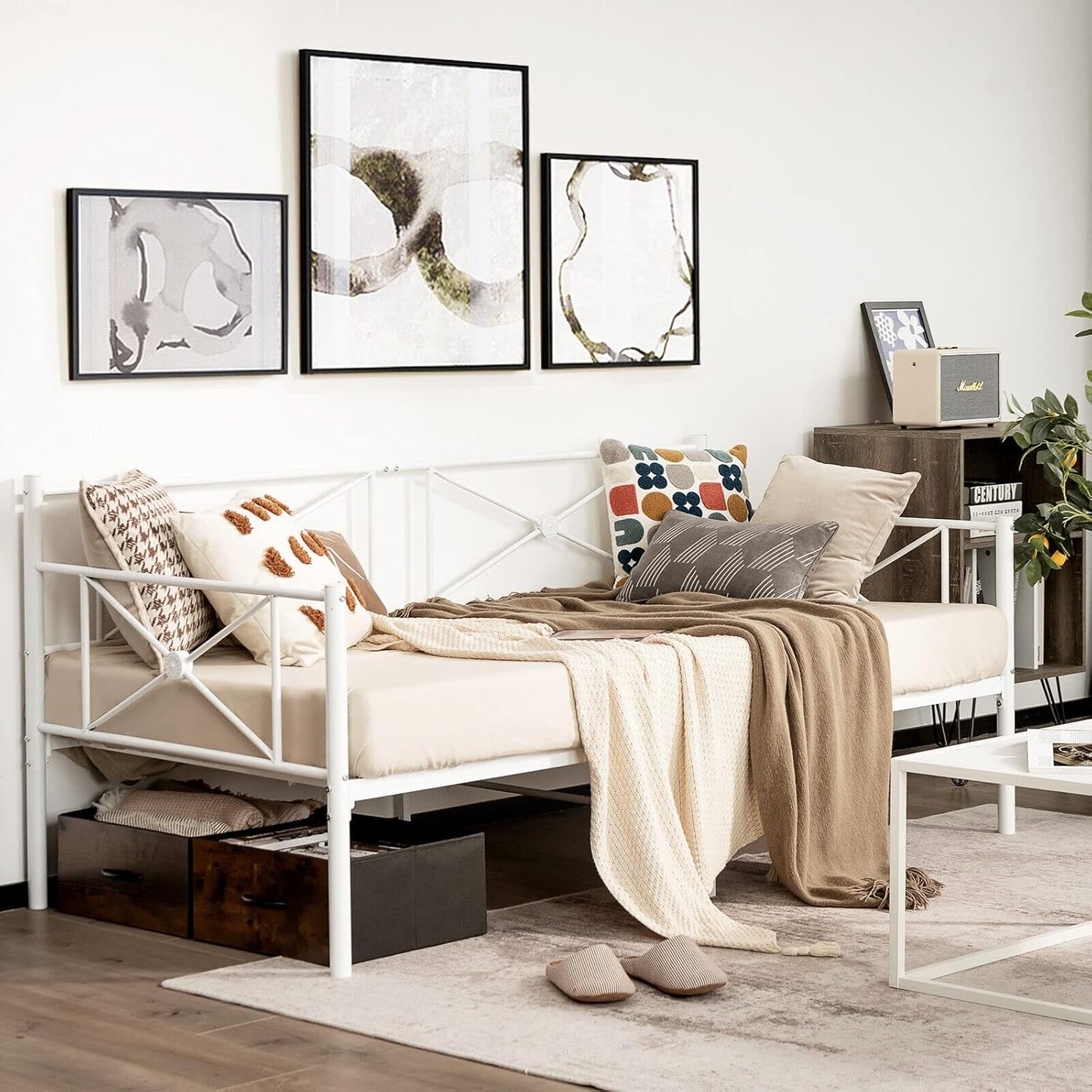 Giantex Metal Daybed Frame Single Size, Modern Single Sofa Bed, Heavy-Duty Steel Slats Support Mattress Foundation, Dual-use Platform Bed Sofa for Living Room, Guest Room, Easy Assembly, White