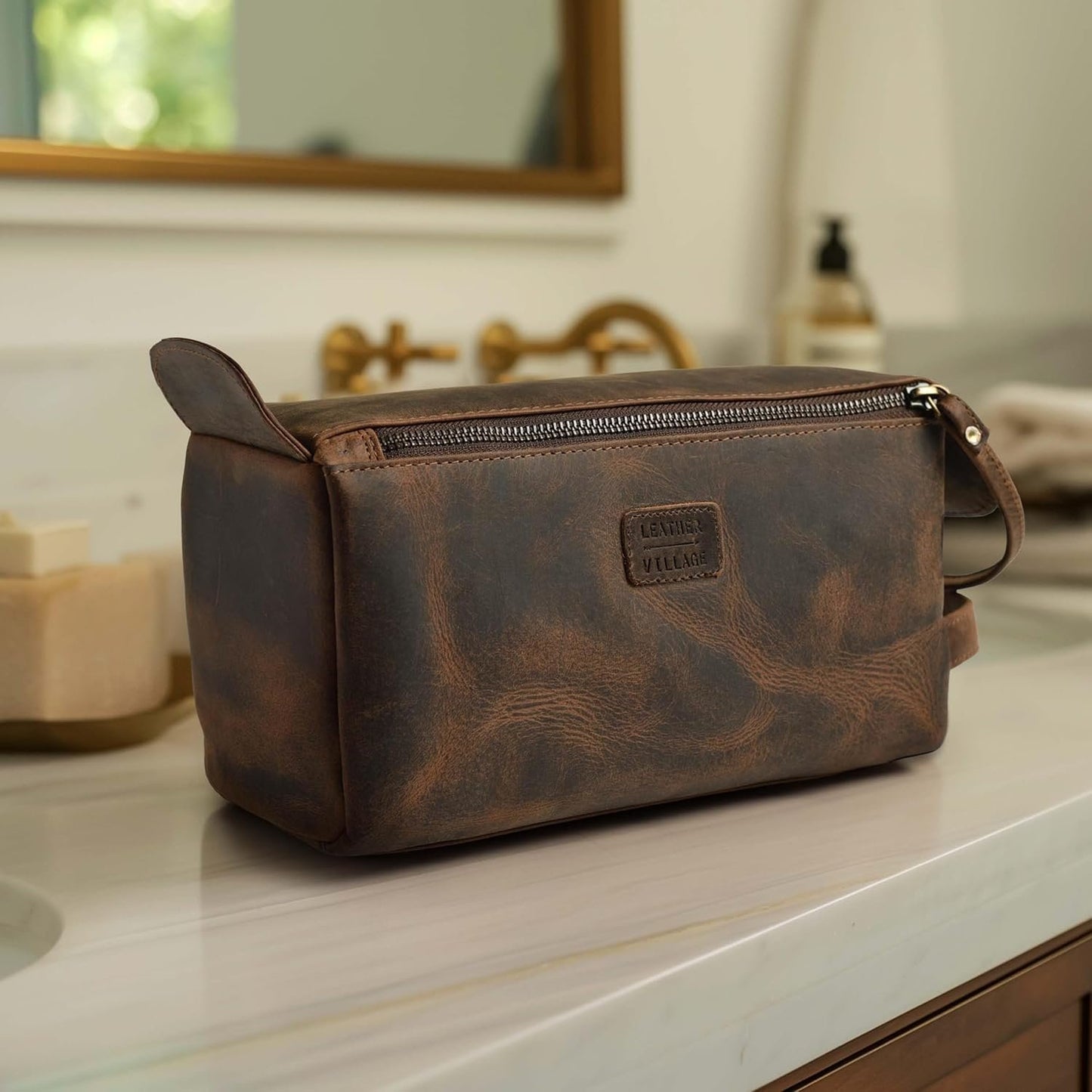 LEATHER VILLAGE Premium Leather Travel Toiletry Bag - Unisex Water-Resistant Travel Dopp Kit, Shaving & Cosmetic Organizer for Men & Women - Compact Bathroom Essentials - Rustic Brown