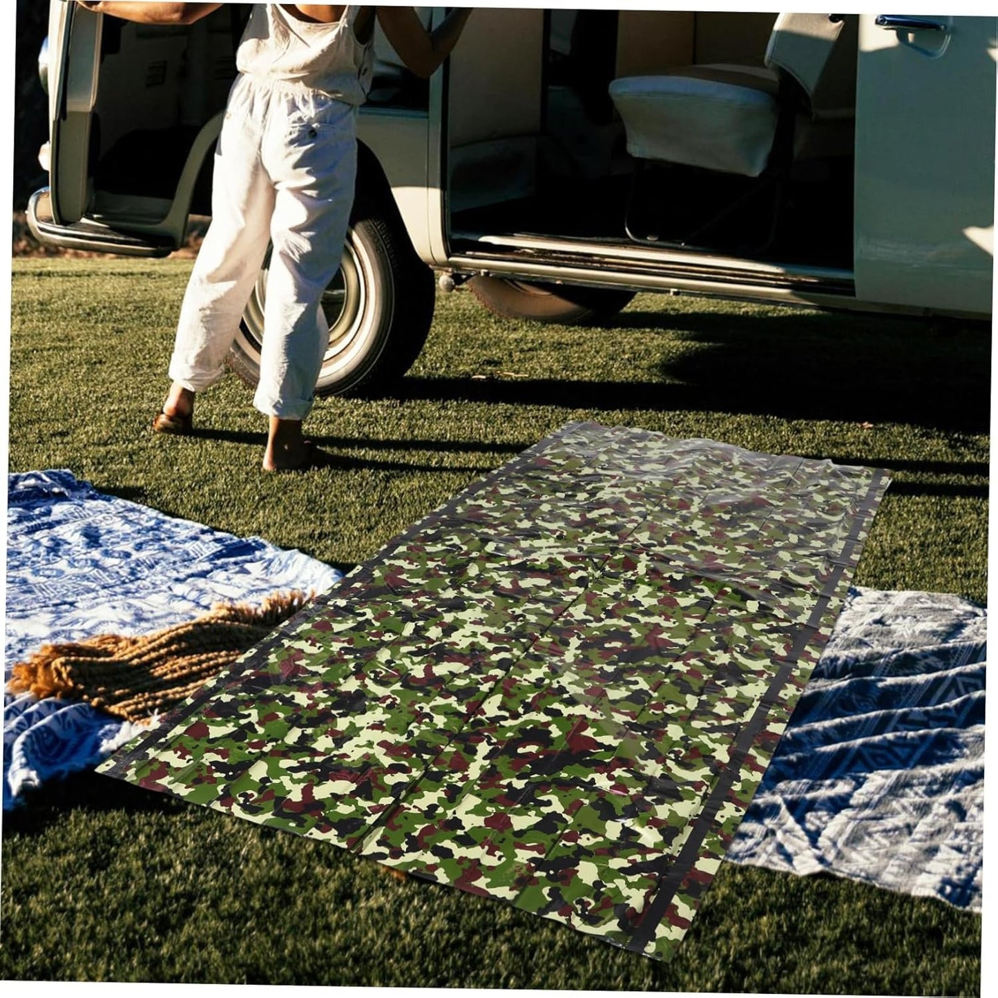 Generic Emergency Survival Tent for Camping Windproof Warming Shelter Lightweight Portable Emergency for Outdoor Activities Survival Kits