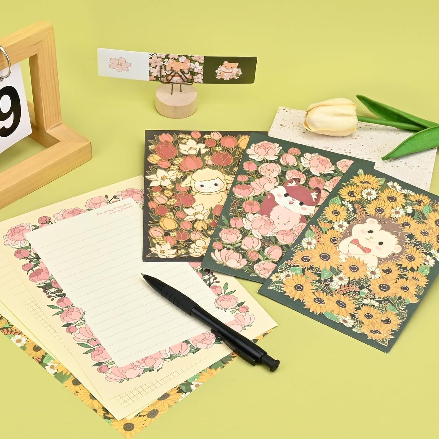 BAYTORY 36Pcs Stationery Paper and Envelopes Set, Cute Animal Patterns Envelope, Love Letter Papers Letter Writing Kit, 18 Paper Sheets + 9 Envelopes (Sheep, Hedgehog, Fox)