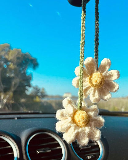 Crochet Daisy Car Accessories for Women Cute Rear View Mirror Hanging Charms Handmade Daisy Flower Gifts for Crochet Lovers Car Decor Automotive Interior Aesthetic(White)