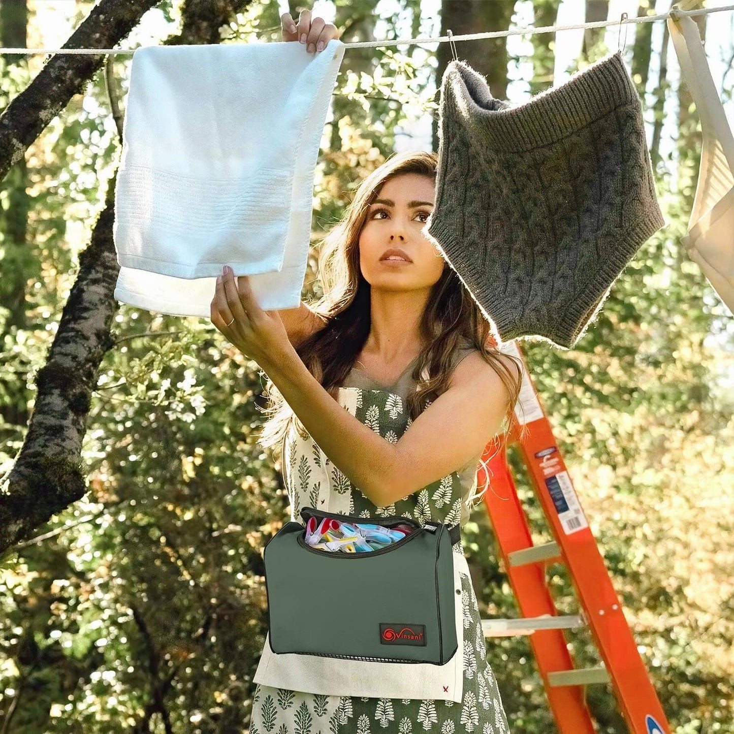 Vinsani Clothes Peg Bag Premium Zipped Waterproof Wearable Peg Storage Organiser Bag with Double Clips, Shoulder/Waist Strap Holds up to 300 Pegs Suitable for Indoor Outdoor Use â€“ Grey