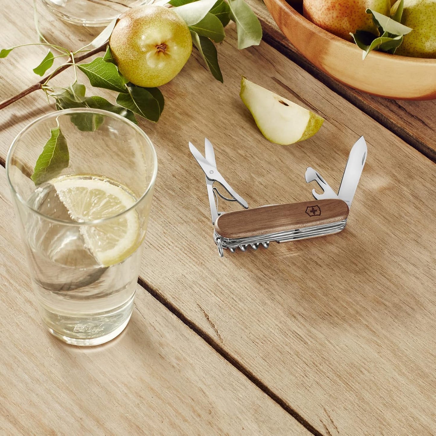 Victorinox Huntsman Wood Swiss Army Knife, Medium, Camping Pocket Knives, Multi Tool, 13 Functions, Large Blade, Saw, Wood