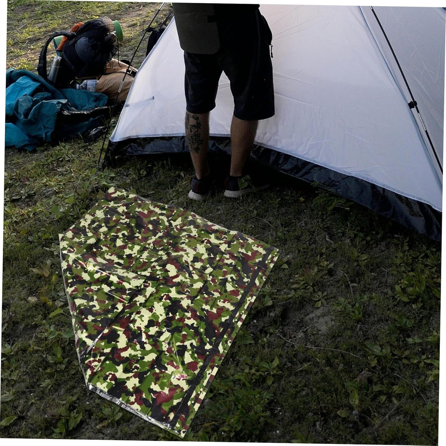 KOMBIUDA 1 Set Emergency Survival Tent Portable Lightweight Shelter for Camping Hiking Protection Compact Design High Visibility Emergency Blanket Gear