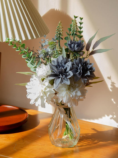 PERFNIQUE Fake Flowers with Vase, Silk Dahlia Faux Flowers in Vase, Artificial Flowers Bouquet for Home Decor, Floral Arrangement for Dining Table Centerpiece, Boho Flower Decor (White and Blue)