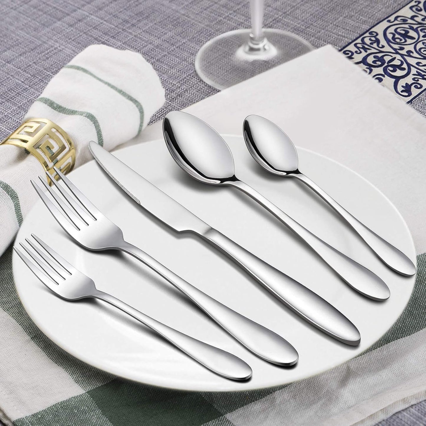 Cutlery Set, LIANYU 30-Piece Stainless Steel Flatware Set Eating Utensils for 6, Silverware Tableware Sets Include Forks Knives Spoons, Mirror Finish, Dishwasher Safe