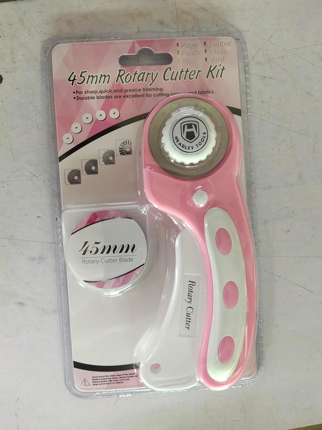 45mm Rotary Cutter with 5pcs Extra Blades, Ergonomic Handle Rolling Cutter with Safety Lock for Fabric, Leather, Crafting, Sewing, Quilting, Fabric Rotary Cutter Perfect for Left & Right Hand (Pink)