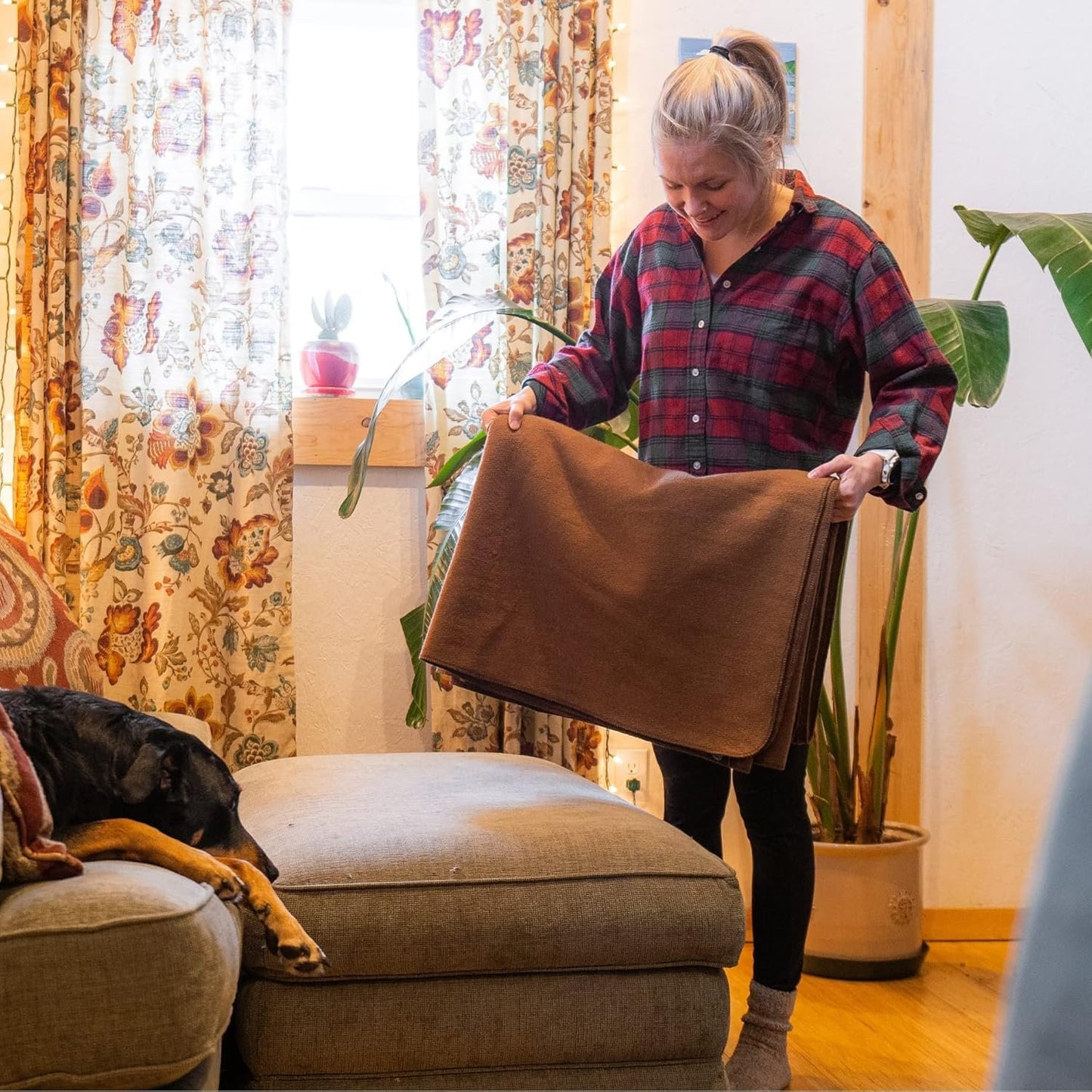 Arcturus Military Wool Blanket - 4.5 lbs, Warm, Thick, Washable, Large 64" x 88" - Great for Camping, Outdoors, Sporting Events, and Survival Kits (Camel)