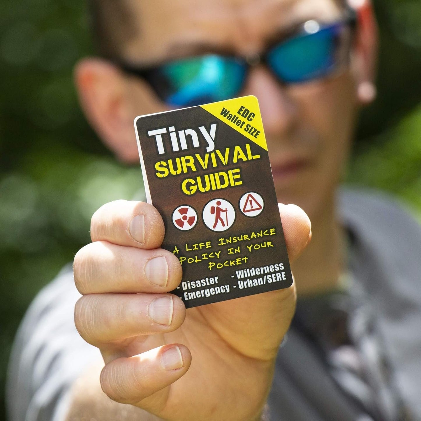 Tiny Survival Guide: A Life Insurance Policy in Your Pocket - The Ultimate Survive Anything Everyday Carry: Emergency, Disaster Preparedness Micro-Guide
