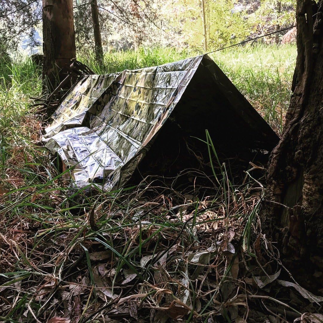 TITAN Survival XL Mylar Survival Blankets 5 Pack 70” x 90” - 90% Heat Retention & Waterproof Design - Emergency Blanket Cold Weather Protection & Survival Kits - Durable Space Blanket for Outdoor Use