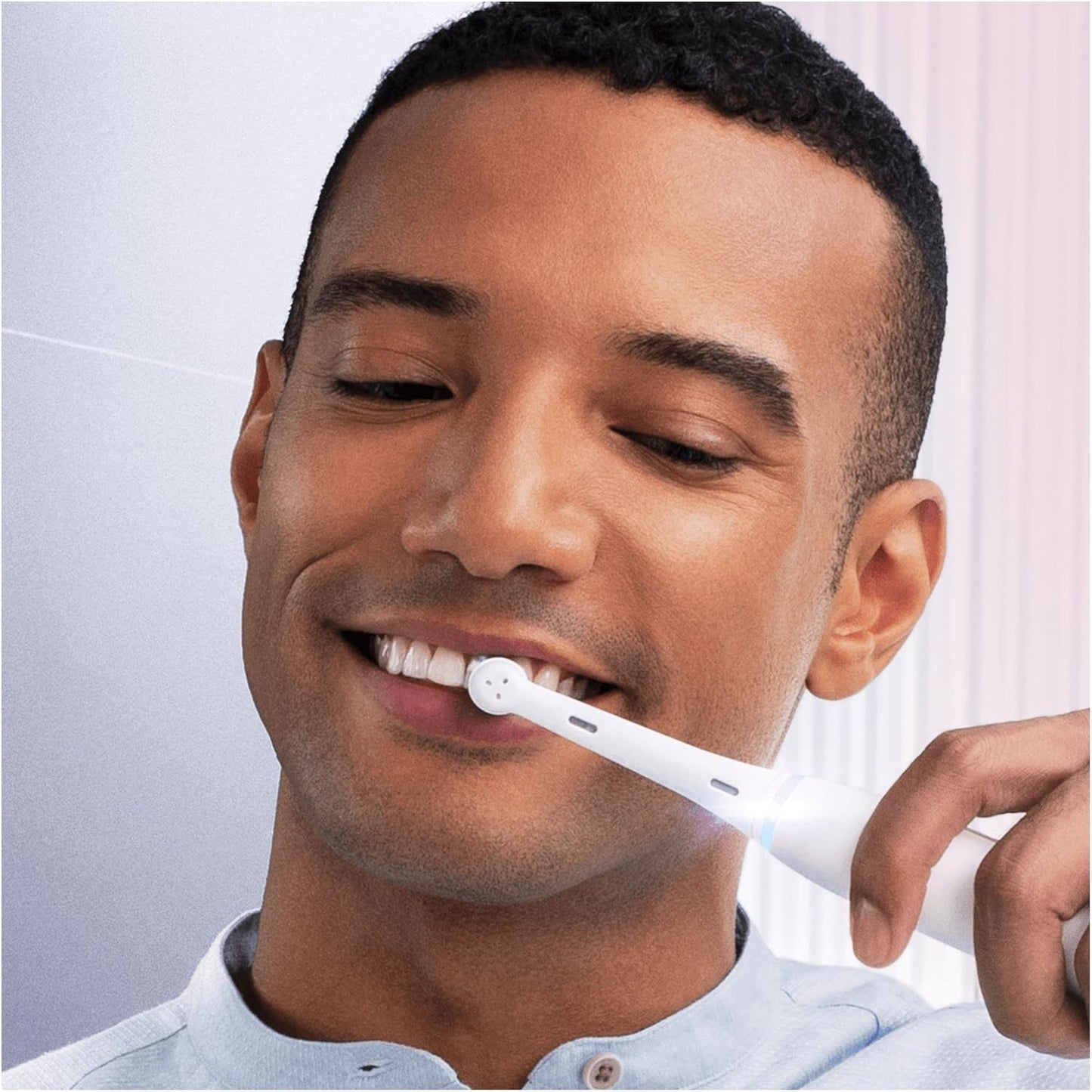 Oral-B iO Gentle Care Electric Toothbrush Heads, Pack of 4 White Replacement Heads, Gentle and Effective Cleaning of Sensitive Gums and Teeth
