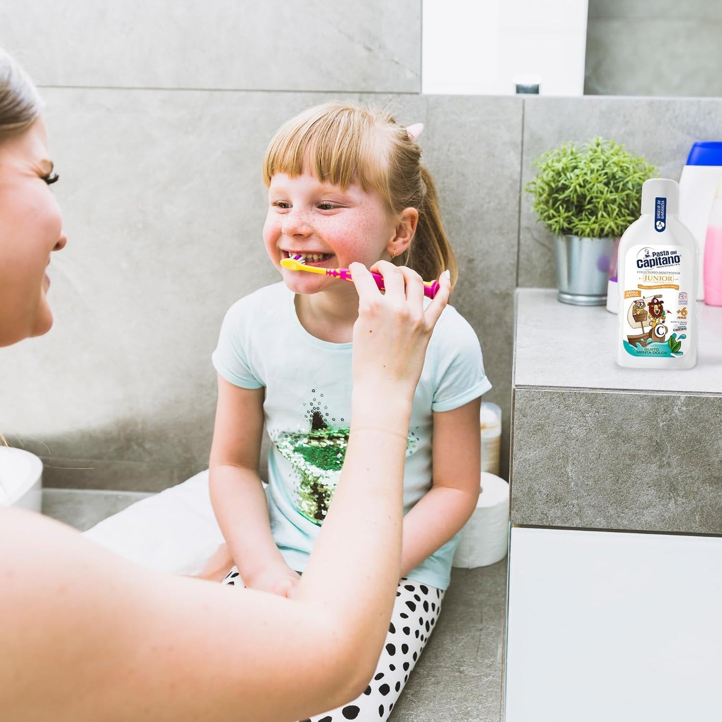 Pasta del Capitano, Junior Mouthwash with Sweet Mint Flavour, Alcohol-free, Prevents the Formation of Caries, Ideal for Children from 6 Years of Age, 100% Made in Italy, 400 ml Bottle