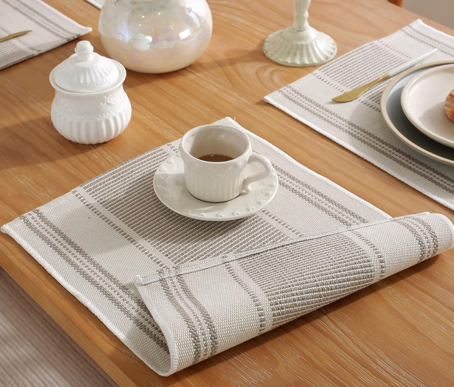 Placemats Set of 6 for Dining Table Décor, Woven Cloth Place Mats for Farmhouse Kitchen Tabletop, Handcrafted Machine Washable Cotton Table mats 13 x 19 Inch, Light Linen
