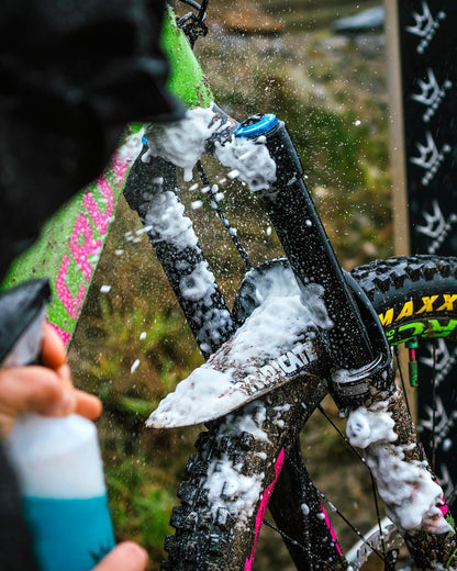 Peaty's Bicycle Cleaning Kit - Wash, Degrease & Lubricate - Essentials For Bike Maintenance & Care - Biodegradable Foaming Cleaner, Drivetrain Degreaser & Chain Lubricant - Carbon MTB Road E-Bike Safe