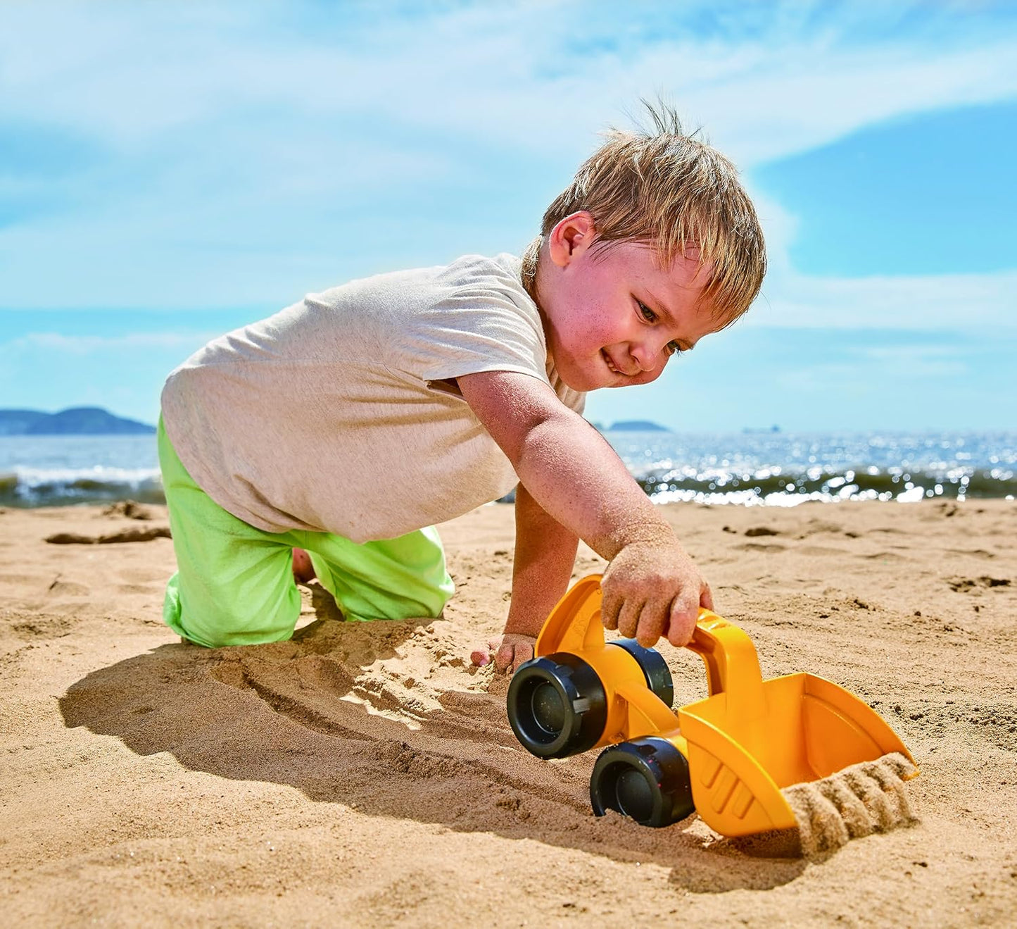 Hape Monster Sand Digger Beach Toy - Kids Sand Scoop and Claw Construction Toy - Outdoor Beach and Sandbox Play Tool for Toddlers