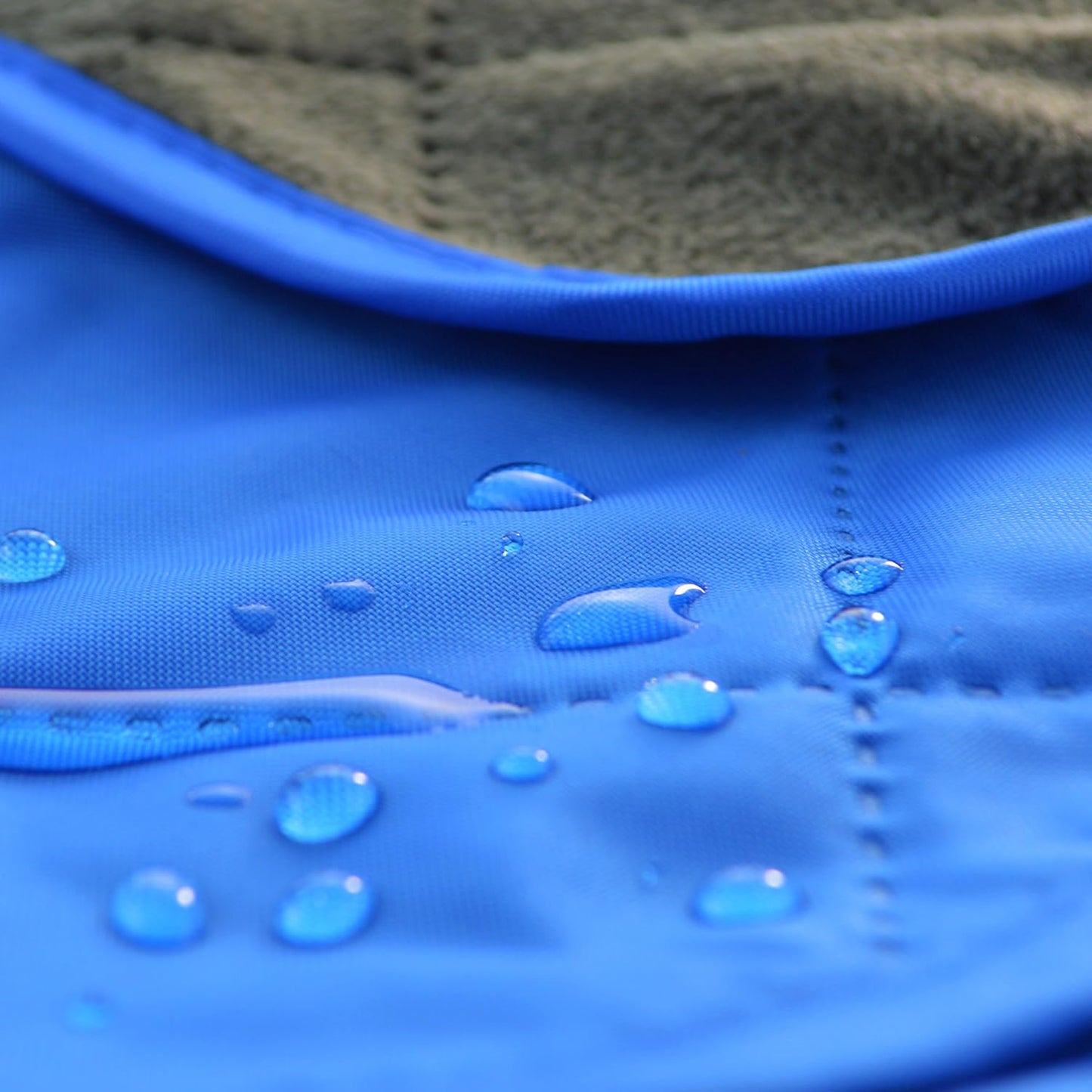 DOWN UNDER OUTDOORS Large Waterproof Windproof Extra Thick 350 GSM Quilted Fleece Stadium Blanket, Machine Washable Camping Picnic & Outdoor, Beach, Baseball,Dog, 82 x 55 (Blue)