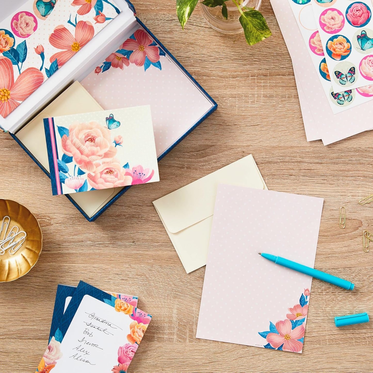 Hallmark Stationery Set with Desk Organizer, Floral (10 Blank Cards with Envelopes, 20 Writing Sheets with Envelopes, 75-Sheet Notepad, 30 Seals)